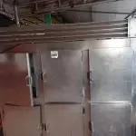 LOTE 345 - 01 GELADEIRA INDUSTRIAL EM INOX COM 06 PORTAS. (NO ESTADO) ATENÇÃO! FAZER A VISITAÇÃO ANTES DE ARREMATAR, NÃO SABEMOS SE FUNCIONA. LEILÃO NÃO TEM GARANTIA E NEM DEVOLUÇÃO, SUJEITO A POSSÍVEIS AVARIAS VISÍVEIS/OCULTAS E/OU AUSÊNCIA DE COMPONENTES.