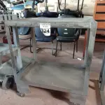 LOTE 324 - 02 CARRINHOS COM RODINHAS SENDO 01 DE LIMPEZA. (NO ESTADO) ATENÇÃO! FAZER A VISITAÇÃO ANTES DE ARREMATAR, NÃO SABEMOS SE FUNCIONA. LEILÃO NÃO TEM GARANTIA E NEM DEVOLUÇÃO, SUJEITO A POSSÍVEIS AVARIAS VISÍVEIS/OCULTAS E/OU AUSÊNCIA DE COMPONENTES.