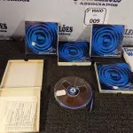LOTE 009 - 05 CARRETEIS COM FITAS PARA GRAVADOR DE ROLO. (NO ESTADO) ATENÇÃO! FAZER A VISITAÇÃO ANTES DE ARREMATAR, NÃO SABEMOS SE FUNCIONA. LEILÃO NÃO TEM GARANTIA E NEM DEVOLUÇÃO, SUJEITO A POSSÍVEIS AVARIAS VISÍVEIS/OCULTAS E/OU AUSÊNCIA DE COMPONENTES.