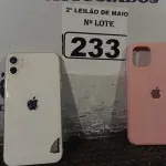 LOTE 233 - 01 IPHONE 11 128GB. (NO ESTADO) ATENÇÃO! FAZER A VISITAÇÃO ANTES DE ARREMATAR, NÃO SABEMOS SE FUNCIONA. LEILÃO NÃO TEM GARANTIA E NEM DEVOLUÇÃO, SUJEITO A POSSÍVEIS AVARIAS VISÍVEIS/OCULTAS E/OU AUSÊNCIA DE COMPONENTES.