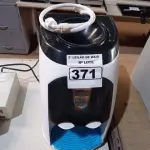 LOTE 371 - 01 BEBEDOURO PARA GARRAFÃO “REFRIGERADO” MARCA LIBELL 220V. (NO ESTADO) ATENÇÃO! FAZER A VISITAÇÃO ANTES DE ARREMATAR, NÃO SABEMOS SE FUNCIONA. LEILÃO NÃO TEM GARANTIA E NEM DEVOLUÇÃO, SUJEITO A POSSÍVEIS AVARIAS VISÍVEIS/OCULTAS E/OU AUSÊNCIA DE COMPONENTES.