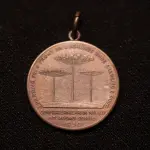 LOTE 005 - LOTE 5 – MEDALHAS CIVICAS E MILITARES 	MEDALHA	OBSERVAÇÕES 1.		União Cívica Paranaense – 1916. Gravadores: Jose Peon e Fernandez	Prova de Cunho, Bronze –  Envelope da Coleção Júlio Estrella Moreira 2.		União Cívica Paranaense – 1916. Gravadores: Jose Peon e Fernandez	Acobreada 3.		Revolução de 05 de outubro de 1930. Gravador: José Peon.	Prateada 4.		Corrida do Facho Militar – 15 Batalhão de Caçadores – Curitiba Pr.	Acobreada - envelope da Coleção Júlio Estrella Moreira 5.		Corrida do Facho Militar – 15 Batalhão de Caçadores – Curitiba Pr.	Bronze - envelope da Coleção Júlio Estrella Moreira 6.		Corrida do Facho Militar – 5 ª Região Militar. 1943. Gravador: Frederico Tod.	Acobreada 7.		Corrida do Facho Militar – 5 ª Região Militar. 1943. Gravador: Frederico Tod.	Acobreada 8.		Corrida do Facho Militar – 5 ª Região Militar. 1948. Gravador: José Peon	Acobreada 9.		Corrida do Facho Militar – 5 ª Região Militar. 1948. Gravador: José Peon	Acobreada 10.		Revolução de 1932. Gravador Montini	Acobreada 11.		Revolução de 1932. Gravador Montini	Acobreada
