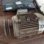 LOTE 332 - 01 MOTOR DE INDUÇÃO-GAIOLA MARCA WEG, 7,5CV, 3510RPM 220/380V. (NO ESTADO) ATENÇÃO! FAZER A VISITAÇÃO ANTES DE ARREMATAR, NÃO SABEMOS SE FUNCIONA. LEILÃO NÃO TEM GARANTIA E NEM DEVOLUÇÃO, SUJEITO A POSSÍVEIS AVARIAS VISÍVEIS/OCULTAS E/OU AUSÊNCIA DE COMPONENTES.
