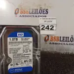 LOTE 242 - 10 HARD DISC MARCAS E MODELOS DIVERSOS. (NO ESTADO) ATENÇÃO! FAZER A VISITAÇÃO ANTES DE ARREMATAR, NÃO SABEMOS SE FUNCIONA. LEILÃO NÃO TEM GARANTIA E NEM DEVOLUÇÃO, SUJEITO A POSSÍVEIS AVARIAS VISÍVEIS/OCULTAS E/OU AUSÊNCIA DE COMPONENTES.