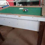 LOTE 343 - 01 MESA DE SINUCA PEQUENA. (NO ESTADO) ATENÇÃO! FAZER A VISITAÇÃO ANTES DE ARREMATAR, NÃO SABEMOS SE FUNCIONA. LEILÃO NÃO TEM GARANTIA E NEM DEVOLUÇÃO, SUJEITO A POSSÍVEIS AVARIAS VISÍVEIS/OCULTAS E/OU AUSÊNCIA DE COMPONENTES.