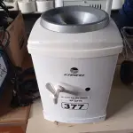 LOTE 377 - 01 BEBEDOURO PARA GARRAFÃO “REFRIGERADO” MARCA KARINA 220V. (NO ESTADO) ATENÇÃO! FAZER A VISITAÇÃO ANTES DE ARREMATAR, NÃO SABEMOS SE FUNCIONA. LEILÃO NÃO TEM GARANTIA E NEM DEVOLUÇÃO, SUJEITO A POSSÍVEIS AVARIAS VISÍVEIS/OCULTAS E/OU AUSÊNCIA DE COMPONENTES.