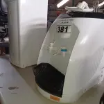LOTE 381 - 01 BEBEDOURO PARA GARRAFÃO “REFRIGERADO” 220V. (NO ESTADO) ATENÇÃO! FAZER A VISITAÇÃO ANTES DE ARREMATAR, NÃO SABEMOS SE FUNCIONA. LEILÃO NÃO TEM GARANTIA E NEM DEVOLUÇÃO, SUJEITO A POSSÍVEIS AVARIAS VISÍVEIS/OCULTAS E/OU AUSÊNCIA DE COMPONENTES.