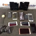 LOTE 282 - 10 CELULARES PARA RETIRADA DE PEÇAS, 01 RELÓGIO DE PULSO E 01 CONTROLE REMOTO. (NO ESTADO) ATENÇÃO! FAZER A VISITAÇÃO ANTES DE ARREMATAR, NÃO SABEMOS SE FUNCIONA. LEILÃO NÃO TEM GARANTIA E NEM DEVOLUÇÃO, SUJEITO A POSSÍVEIS AVARIAS VISÍVEIS/OCULTAS E/OU AUSÊNCIA DE COMPONENTES.