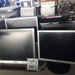 LOTE 268 - 06 MONITORES LCD MARCAS E MODELOS DIVERSOS COM AVARIAS. (NO ESTADO) ATENÇÃO! FAZER A VISITAÇÃO ANTES DE ARREMATAR, NÃO SABEMOS SE FUNCIONA. LEILÃO NÃO TEM GARANTIA E NEM DEVOLUÇÃO, SUJEITO A POSSÍVEIS AVARIAS VISÍVEIS/OCULTAS E/OU AUSÊNCIA DE COMPONENTES.