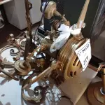 LOTE 219 - 02 ABAJURES, SENDO 01 DE TETO E 01 LUMINÁRIA DE PAREDE. (NO ESTADO) ATENÇÃO! FAZER A VISITAÇÃO ANTES DE ARREMATAR, NÃO SABEMOS SE FUNCIONA. LEILÃO NÃO TEM GARANTIA E NEM DEVOLUÇÃO, SUJEITO A POSSÍVEIS AVARIAS VISÍVEIS/OCULTAS E/OU AUSÊNCIA DE COMPONENTES.