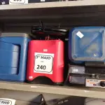 LOTE 240 - 05 GARRAFAS TÉRMICAS E 02 SANDUICHEIRAS. (NO ESTADO) ATENÇÃO! FAZER A VISITAÇÃO ANTES DE ARREMATAR, NÃO SABEMOS SE FUNCIONA. LEILÃO NÃO TEM GARANTIA E NEM DEVOLUÇÃO, SUJEITO A POSSÍVEIS AVARIAS VISÍVEIS/OCULTAS E/OU AUSÊNCIA DE COMPONENTES.
