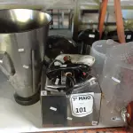 LOTE 101 - 01 SECADOR RÁPIDO DE MÃOS PARA BANHEIRO, 01 COPO PARA LIQUIDIFICADOR EM INOX E UTENSÍLIOS DIVERSOS. (NO ESTADO) ATENÇÃO! FAZER A VISITAÇÃO ANTES DE ARREMATAR, NÃO SABEMOS SE FUNCIONA. LEILÃO NÃO TEM GARANTIA E NEM DEVOLUÇÃO, SUJEITO A POSSÍVEIS AVARIAS VISÍVEIS/OCULTAS E/OU AUSÊNCIA DE COMPONENTES.
