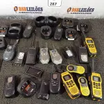 LOTE 287 - 01 LOTE COM VÁRIOS RÁDIOS COMUNICADORES MARCAS E MODELOS DIVERSOS. (NO ESTADO) ATENÇÃO! FAZER A VISITAÇÃO ANTES DE ARREMATAR, NÃO SABEMOS SE FUNCIONA. LEILÃO NÃO TEM GARANTIA E NEM DEVOLUÇÃO, SUJEITO A POSSÍVEIS AVARIAS VISÍVEIS/OCULTAS E/OU AUSÊNCIA DE COMPONENTES.