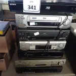 LOTE 341 - 06 VÍDEOS CASSETES MARCAS E MODELOS DIVERSOS E 01 APARELHO DE DVD BLU-RAY DISC MARCA SONY. (NO ESTADO) ATENÇÃO! FAZER A VISITAÇÃO ANTES DE ARREMATAR, NÃO SABEMOS SE FUNCIONA. LEILÃO NÃO TEM GARANTIA E NEM DEVOLUÇÃO, SUJEITO A POSSÍVEIS AVARIAS VISÍVEIS/OCULTAS E/OU AUSÊNCIA DE COMPONENTES.