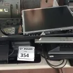 LOTE 354 - 09 MONITORES LCD MARCAS E MODELOS DIVERSOS. (NO ESTADO) ATENÇÃO! FAZER A VISITAÇÃO ANTES DE ARREMATAR, NÃO SABEMOS SE FUNCIONA. LEILÃO NÃO TEM GARANTIA E NEM DEVOLUÇÃO, SUJEITO A POSSÍVEIS AVARIAS VISÍVEIS/OCULTAS E/OU AUSÊNCIA DE COMPONENTES.