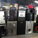 LOTE 259 - 01 LOTE COM VÁRIAS CAIXAS DE SOM. (NO ESTADO) ATENÇÃO! FAZER A VISITAÇÃO ANTES DE ARREMATAR, NÃO SABEMOS SE FUNCIONA. LEILÃO NÃO TEM GARANTIA E NEM DEVOLUÇÃO, SUJEITO A POSSÍVEIS AVARIAS VISÍVEIS/OCULTAS E/OU AUSÊNCIA DE COMPONENTES.