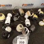LOTE 310 - 01 LOTE COM VÁRIAS CÂMERAS DE SEGURANÇA. (NO ESTADO) ATENÇÃO! FAZER A VISITAÇÃO ANTES DE ARREMATAR, NÃO SABEMOS SE FUNCIONA. LEILÃO NÃO TEM GARANTIA E NEM DEVOLUÇÃO, SUJEITO A POSSÍVEIS AVARIAS VISÍVEIS/OCULTAS E/OU AUSÊNCIA DE COMPONENTES.