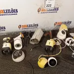 LOTE 222 - 01 LOTE COM DIVERSAS CÂMERAS DE SEGURANÇA. (NO ESTADO) ATENÇÃO! FAZER A VISITAÇÃO ANTES DE ARREMATAR, NÃO SABEMOS SE FUNCIONA. LEILÃO NÃO TEM GARANTIA E NEM DEVOLUÇÃO, SUJEITO A POSSÍVEIS AVARIAS VISÍVEIS/OCULTAS E/OU AUSÊNCIA DE COMPONENTES.