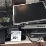 LOTE 354 - 09 MONITORES LCD MARCAS E MODELOS DIVERSOS. (NO ESTADO) ATENÇÃO! FAZER A VISITAÇÃO ANTES DE ARREMATAR, NÃO SABEMOS SE FUNCIONA. LEILÃO NÃO TEM GARANTIA E NEM DEVOLUÇÃO, SUJEITO A POSSÍVEIS AVARIAS VISÍVEIS/OCULTAS E/OU AUSÊNCIA DE COMPONENTES.