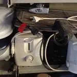 LOTE 242 - 04 TORRADEIRAS ELÉTRICAS, 01 CHURRASQUEIRA E 02 SANDUICHEIRAS COM AVARIAS. (NO ESTADO) ATENÇÃO! FAZER A VISITAÇÃO ANTES DE ARREMATAR, NÃO SABEMOS SE FUNCIONA. LEILÃO NÃO TEM GARANTIA E NEM DEVOLUÇÃO, SUJEITO A POSSÍVEIS AVARIAS VISÍVEIS/OCULTAS E/OU AUSÊNCIA DE COMPONENTES.