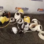 LOTE 222 - 01 LOTE COM DIVERSAS CÂMERAS DE SEGURANÇA. (NO ESTADO) ATENÇÃO! FAZER A VISITAÇÃO ANTES DE ARREMATAR, NÃO SABEMOS SE FUNCIONA. LEILÃO NÃO TEM GARANTIA E NEM DEVOLUÇÃO, SUJEITO A POSSÍVEIS AVARIAS VISÍVEIS/OCULTAS E/OU AUSÊNCIA DE COMPONENTES.