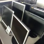 LOTE 268 - 06 MONITORES LCD MARCAS E MODELOS DIVERSOS COM AVARIAS. (NO ESTADO) ATENÇÃO! FAZER A VISITAÇÃO ANTES DE ARREMATAR, NÃO SABEMOS SE FUNCIONA. LEILÃO NÃO TEM GARANTIA E NEM DEVOLUÇÃO, SUJEITO A POSSÍVEIS AVARIAS VISÍVEIS/OCULTAS E/OU AUSÊNCIA DE COMPONENTES.