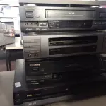 LOTE 346 - 04 VÍDEOS CASSETES E 05 DVD’S MARCAS E MODELOS DIVERSOS. (NO ESTADO) ATENÇÃO! FAZER A VISITAÇÃO ANTES DE ARREMATAR, NÃO SABEMOS SE FUNCIONA. LEILÃO NÃO TEM GARANTIA E NEM DEVOLUÇÃO, SUJEITO A POSSÍVEIS AVARIAS VISÍVEIS/OCULTAS E/OU AUSÊNCIA DE COMPONENTES.