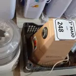LOTE 248 - 01 MULTI MOEDOR E 01 APARELHO PARA FAZER SORVETE COM AVARIAS. (NO ESTADO) ATENÇÃO! FAZER A VISITAÇÃO ANTES DE ARREMATAR, NÃO SABEMOS SE FUNCIONA. LEILÃO NÃO TEM GARANTIA E NEM DEVOLUÇÃO, SUJEITO A POSSÍVEIS AVARIAS VISÍVEIS/OCULTAS E/OU AUSÊNCIA DE COMPONENTES.