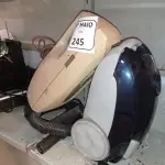 LOTE 245 - 02 ASPIRADORES DE PÓ. (NO ESTADO) ATENÇÃO! FAZER A VISITAÇÃO ANTES DE ARREMATAR, NÃO SABEMOS SE FUNCIONA. LEILÃO NÃO TEM GARANTIA E NEM DEVOLUÇÃO, SUJEITO A POSSÍVEIS AVARIAS VISÍVEIS/OCULTAS E/OU AUSÊNCIA DE COMPONENTES.