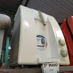 LOTE 116 - 01 PURIFICADOR DE ÁGUA MARCA LATINA MODELO PA 733. (NO ESTADO) ATENÇÃO! FAZER A VISITAÇÃO ANTES DE ARREMATAR, NÃO SABEMOS SE FUNCIONA. LEILÃO NÃO TEM GARANTIA E NEM DEVOLUÇÃO, SUJEITO A POSSÍVEIS AVARIAS VISÍVEIS/OCULTAS E/OU AUSÊNCIA DE COMPONENTES.