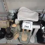 LOTE 244 - 01 LOTE COM DIVERSAS LUMINÁRIAS. (NO ESTADO) ATENÇÃO! FAZER A VISITAÇÃO ANTES DE ARREMATAR, NÃO SABEMOS SE FUNCIONA. LEILÃO NÃO TEM GARANTIA E NEM DEVOLUÇÃO, SUJEITO A POSSÍVEIS AVARIAS VISÍVEIS/OCULTAS E/OU AUSÊNCIA DE COMPONENTES.
