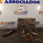 LOTE 318 - 03 APARELHOS DE SOM AUTOMOTIVO PARA RETIRADA DE PEÇAS. (NO ESTADO) ATENÇÃO! FAZER A VISITAÇÃO ANTES DE ARREMATAR, NÃO SABEMOS SE FUNCIONA. LEILÃO NÃO TEM GARANTIA E NEM DEVOLUÇÃO, SUJEITO A POSSÍVEIS AVARIAS VISÍVEIS/OCULTAS E/OU AUSÊNCIA DE COMPONENTES.