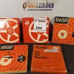 LOTE 284 - 05 CARRETEIS COM FITAS PARA GRAVADOR DE ROLO. (NO ESTADO) ATENÇÃO! FAZER A VISITAÇÃO ANTES DE ARREMATAR, NÃO SABEMOS SE FUNCIONA. LEILÃO NÃO TEM GARANTIA E NEM DEVOLUÇÃO, SUJEITO A POSSÍVEIS AVARIAS VISÍVEIS/OCULTAS E/OU AUSÊNCIA DE COMPONENTES.