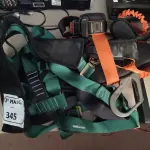 LOTE 345 - 03 CINTOS DE SEGURANÇA. (NO ESTADO) ATENÇÃO! FAZER A VISITAÇÃO ANTES DE ARREMATAR, NÃO SABEMOS SE FUNCIONA. LEILÃO NÃO TEM GARANTIA E NEM DEVOLUÇÃO, SUJEITO A POSSÍVEIS AVARIAS VISÍVEIS/OCULTAS E/OU AUSÊNCIA DE COMPONENTES.