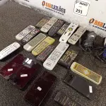 LOTE 291 - 01 LOTE COM 03 CELULARES E VÁRIOS CONTROLES REMOTOS MARCAS E MODELOS DIVERSOS. (NO ESTADO) ATENÇÃO! FAZER A VISITAÇÃO ANTES DE ARREMATAR, NÃO SABEMOS SE FUNCIONA. LEILÃO NÃO TEM GARANTIA E NEM DEVOLUÇÃO, SUJEITO A POSSÍVEIS AVARIAS VISÍVEIS/OCULTAS E/OU AUSÊNCIA DE COMPONENTES.