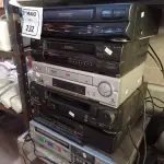 LOTE 232 - 06 VÍDEOS CASSETES MARCAS E MODELOS DIVERSOS. (NO ESTADO) ATENÇÃO! FAZER A VISITAÇÃO ANTES DE ARREMATAR, NÃO SABEMOS SE FUNCIONA. LEILÃO NÃO TEM GARANTIA E NEM DEVOLUÇÃO, SUJEITO A POSSÍVEIS AVARIAS VISÍVEIS/OCULTAS E/OU AUSÊNCIA DE COMPONENTES.