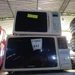 LOTE 412 - 02 MICRO-ONDAS SEM PRATO PARA RETIRADA DE PEÇAS. (NO ESTADO) ATENÇÃO! FAZER A VISITAÇÃO ANTES DE ARREMATAR, NÃO SABEMOS SE FUNCIONA. LEILÃO NÃO TEM GARANTIA E NEM DEVOLUÇÃO, SUJEITO A POSSÍVEIS AVARIAS VISÍVEIS/OCULTAS E/OU AUSÊNCIA DE COMPONENTES.