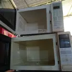 LOTE 412 - 02 MICRO-ONDAS SEM PRATO PARA RETIRADA DE PEÇAS. (NO ESTADO) ATENÇÃO! FAZER A VISITAÇÃO ANTES DE ARREMATAR, NÃO SABEMOS SE FUNCIONA. LEILÃO NÃO TEM GARANTIA E NEM DEVOLUÇÃO, SUJEITO A POSSÍVEIS AVARIAS VISÍVEIS/OCULTAS E/OU AUSÊNCIA DE COMPONENTES.