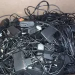 LOTE 432 - 01 LOTE COM GRANDE QUANTIDADE DE DIVERSOS ADAPTADORES. (NO ESTADO) ATENÇÃO! FAZER A VISITAÇÃO ANTES DE ARREMATAR, NÃO SABEMOS SE FUNCIONA. LEILÃO NÃO TEM GARANTIA E NEM DEVOLUÇÃO, SUJEITO A POSSÍVEIS AVARIAS VISÍVEIS/OCULTAS E/OU AUSÊNCIA DE COMPONENTES.