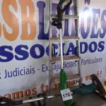 LOTE 170 - 01 ESCADA E 02 ROÇADEIRAS ELÉTRICAS. (NO ESTADO) ATENÇÃO! FAZER A VISITAÇÃO ANTES DE ARREMATAR, NÃO SABEMOS SE FUNCIONA. LEILÃO NÃO TEM GARANTIA E NEM DEVOLUÇÃO, SUJEITO A POSSÍVEIS AVARIAS VISÍVEIS/OCULTAS E/OU AUSÊNCIA DE COMPONENTES.