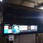 LOTE 489 - 01 TV 48’’ COM CONTROLE MARCA SAMSUNG. (NO ESTADO) ATENÇÃO! FAZER A VISITAÇÃO ANTES DE ARREMATAR, NÃO SABEMOS SE FUNCIONA. LEILÃO NÃO TEM GARANTIA E NEM DEVOLUÇÃO, SUJEITO A POSSÍVEIS AVARIAS VISÍVEIS/OCULTAS E/OU AUSÊNCIA DE COMPONENTES.