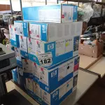 LOTE 182 - 01 LOTE COM TONNER’S MARCAS HP E SAMSUNG. (NO ESTADO) ATENÇÃO! FAZER A VISITAÇÃO ANTES DE ARREMATAR, NÃO SABEMOS SE FUNCIONA. LEILÃO NÃO TEM GARANTIA E NEM DEVOLUÇÃO, SUJEITO A POSSÍVEIS AVARIAS VISÍVEIS/OCULTAS E/OU AUSÊNCIA DE COMPONENTES.
