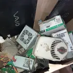 LOTE 420 - 01 LOTE COM FONTES DE ALIMENTAÇÃO PARA PC, 02 SUCATAS DE NOTEBOOK E DIVERSOS. (NO ESTADO) ATENÇÃO! FAZER A VISITAÇÃO ANTES DE ARREMATAR, NÃO SABEMOS SE FUNCIONA. LEILÃO NÃO TEM GARANTIA E NEM DEVOLUÇÃO, SUJEITO A POSSÍVEIS AVARIAS VISÍVEIS/OCULTAS E/OU AUSÊNCIA DE COMPONENTES.