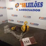 LOTE 152 - 01 TALHA MANUAL DE CORRENTE 1T 5M DE ELEVAÇÃO CSM. (NO ESTADO) ATENÇÃO! FAZER A VISITAÇÃO ANTES DE ARREMATAR, NÃO SABEMOS SE FUNCIONA. LEILÃO NÃO TEM GARANTIA E NEM DEVOLUÇÃO, SUJEITO A POSSÍVEIS AVARIAS VISÍVEIS/OCULTAS E/OU AUSÊNCIA DE COMPONENTES.