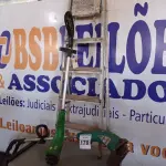 LOTE 170 - 01 ESCADA E 02 ROÇADEIRAS ELÉTRICAS. (NO ESTADO) ATENÇÃO! FAZER A VISITAÇÃO ANTES DE ARREMATAR, NÃO SABEMOS SE FUNCIONA. LEILÃO NÃO TEM GARANTIA E NEM DEVOLUÇÃO, SUJEITO A POSSÍVEIS AVARIAS VISÍVEIS/OCULTAS E/OU AUSÊNCIA DE COMPONENTES.