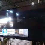 LOTE 489 - 01 TV 48’’ COM CONTROLE MARCA SAMSUNG. (NO ESTADO) ATENÇÃO! FAZER A VISITAÇÃO ANTES DE ARREMATAR, NÃO SABEMOS SE FUNCIONA. LEILÃO NÃO TEM GARANTIA E NEM DEVOLUÇÃO, SUJEITO A POSSÍVEIS AVARIAS VISÍVEIS/OCULTAS E/OU AUSÊNCIA DE COMPONENTES.