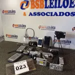 LOTE 023 - 01 LOTE COM 07 CÂMERAS FOTOGRÁFICAS, SENDO 01 SONY COM SUPORTE, 01 CASE DE HD EXTERNO, 02 DISPOSITIVOS SOLAR, 01 GPSMAP 76CSX, 02 GRAVADORES E 03 CELULARES. (NO ESTADO) ATENÇÃO! FAZER A VISITAÇÃO ANTES DE ARREMATAR, NÃO SABEMOS SE FUNCIONA. LEILÃO NÃO TEM GARANTIA E NEM DEVOLUÇÃO, SUJEITO A POSSÍVEIS AVARIAS VISÍVEIS/OCULTAS E/OU AUSÊNCIA DE COMPONENTES.