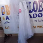 LOTE 434 - 01 VESTIDO DE NOIVA. (NO ESTADO) ATENÇÃO! FAZER A VISITAÇÃO ANTES DE ARREMATAR, NÃO SABEMOS SE FUNCIONA. LEILÃO NÃO TEM GARANTIA E NEM DEVOLUÇÃO, SUJEITO A POSSÍVEIS AVARIAS VISÍVEIS/OCULTAS E/OU AUSÊNCIA DE COMPONENTES.