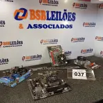 LOTE 037 - 04 PLACAS MÃE PARA PC. (NO ESTADO) ATENÇÃO! FAZER A VISITAÇÃO ANTES DE ARREMATAR, NÃO SABEMOS SE FUNCIONA. LEILÃO NÃO TEM GARANTIA E NEM DEVOLUÇÃO, SUJEITO A POSSÍVEIS AVARIAS VISÍVEIS/OCULTAS E/OU AUSÊNCIA DE COMPONENTES.