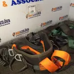 LOTE 218 - 02 CINTOS DE SEGURANÇA. (NO ESTADO) ATENÇÃO! FAZER A VISITAÇÃO ANTES DE ARREMATAR, NÃO SABEMOS SE FUNCIONA. LEILÃO NÃO TEM GARANTIA E NEM DEVOLUÇÃO, SUJEITO A POSSÍVEIS AVARIAS VISÍVEIS/OCULTAS E/OU AUSÊNCIA DE COMPONENTES.